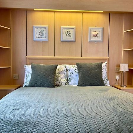 Severnside Boat And Caravan Park Gloucestershire - Caravan 1 Deerhurst Ngoại thất bức ảnh