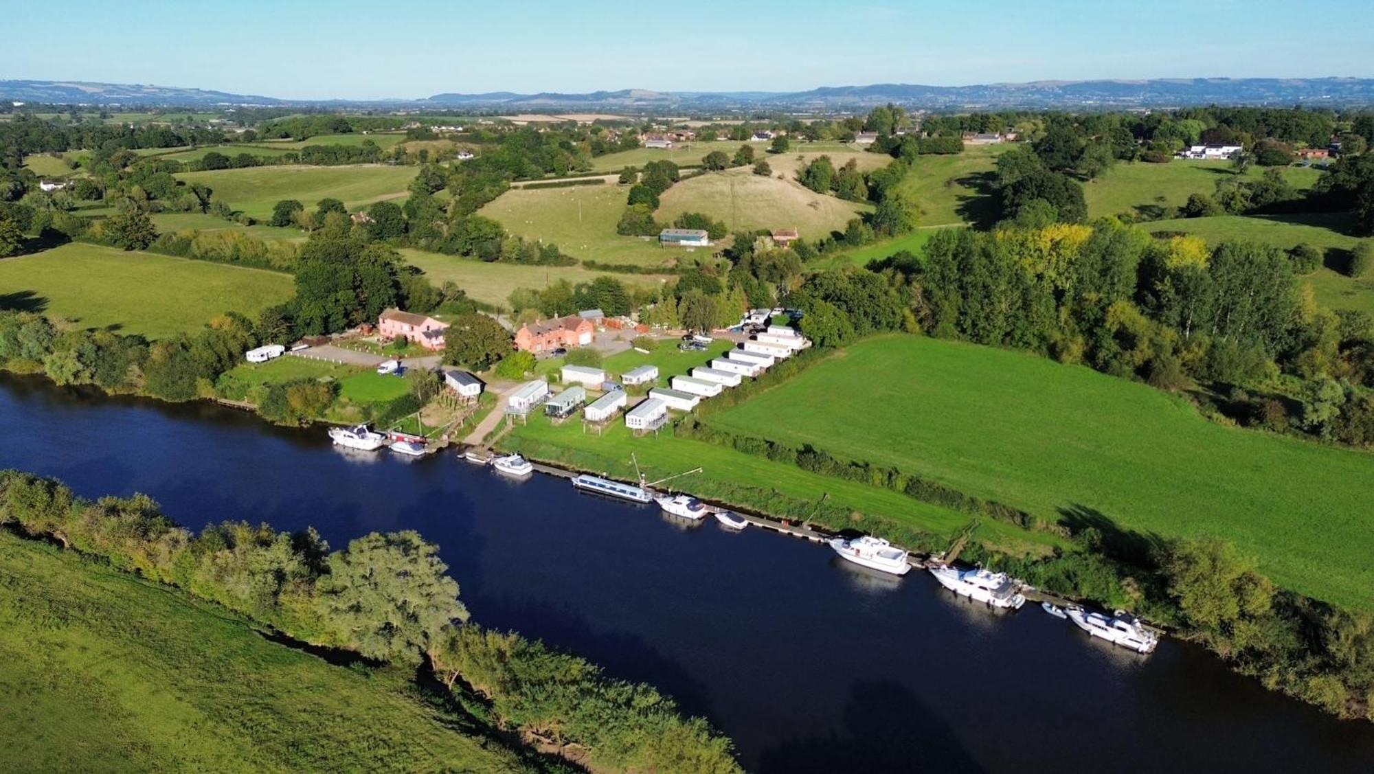 Severnside Boat And Caravan Park Gloucestershire - Caravan 1 Deerhurst Ngoại thất bức ảnh