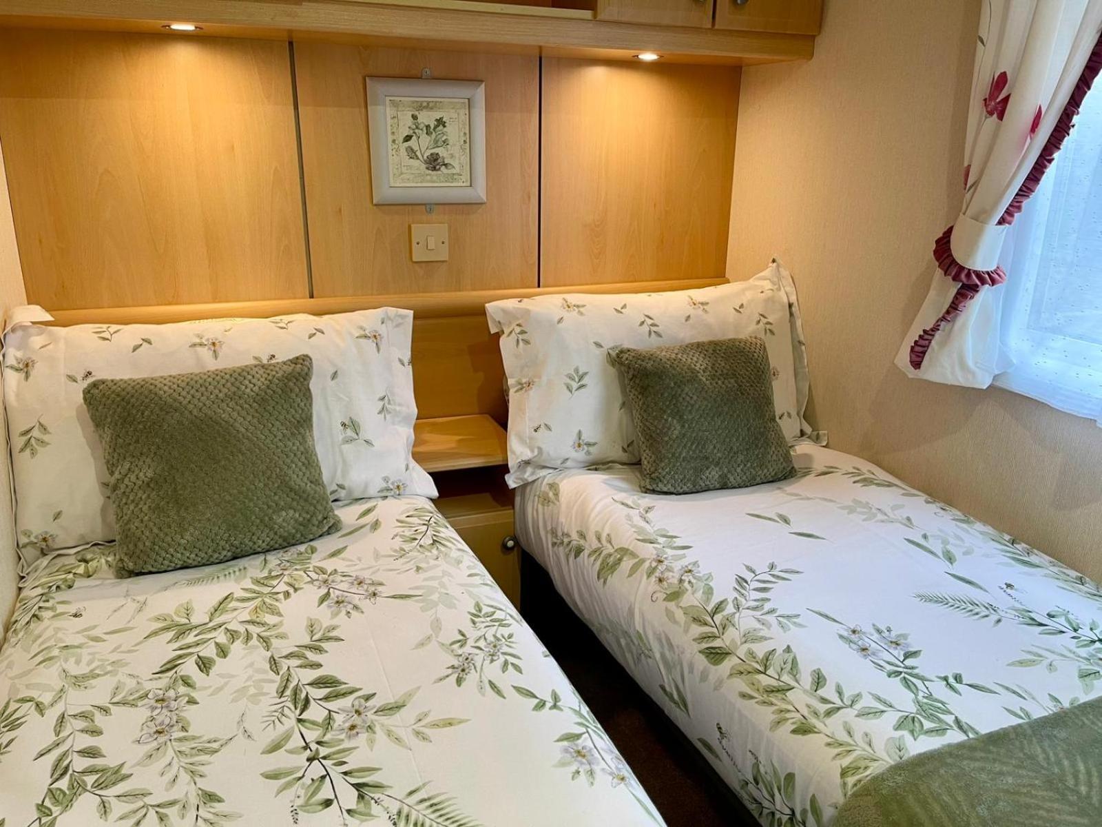 Severnside Boat And Caravan Park Gloucestershire - Caravan 1 Deerhurst Ngoại thất bức ảnh